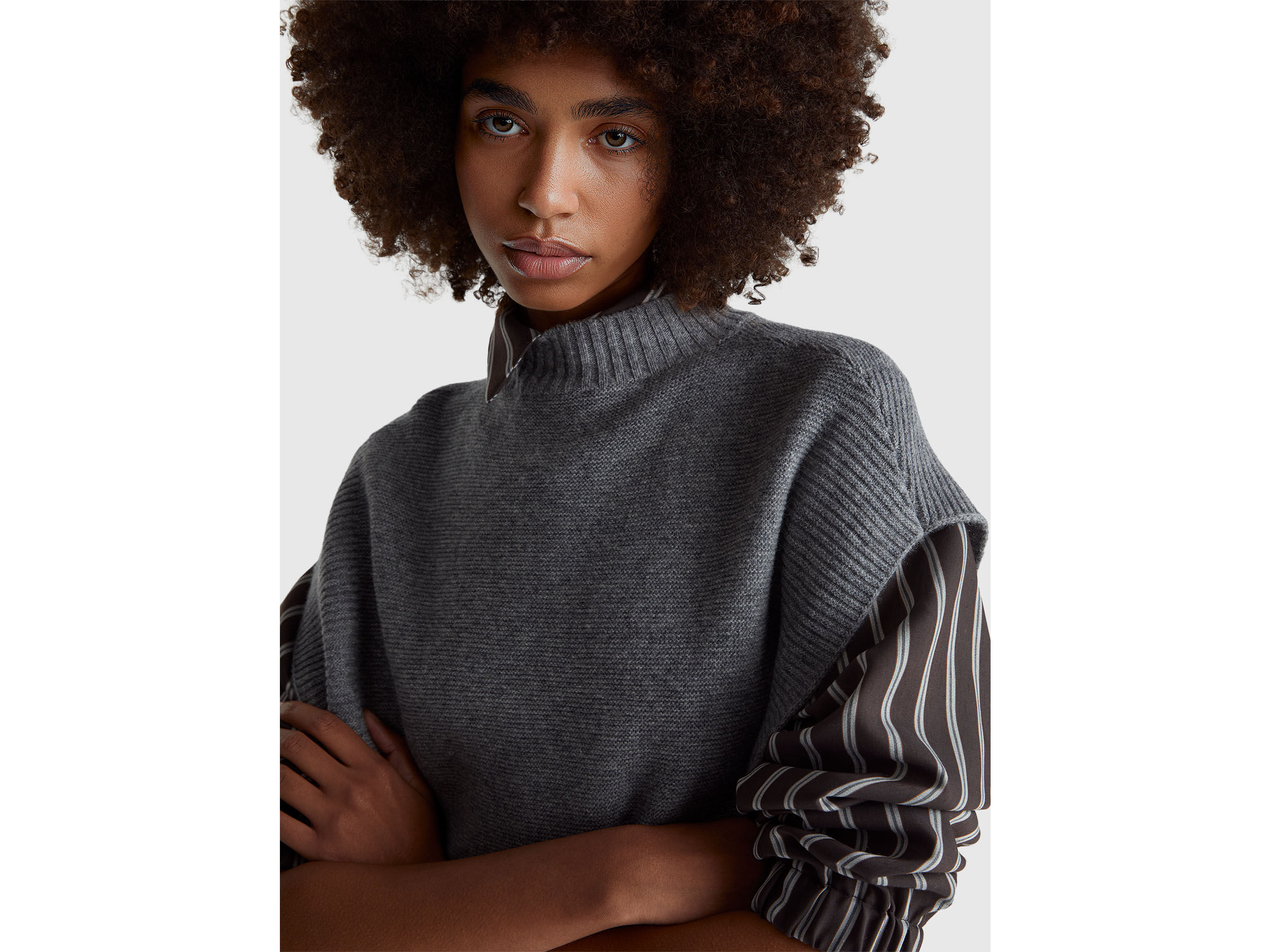 SLEEVELESS SWEATER Women image number 3
